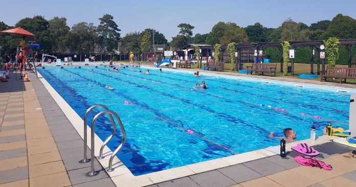 Outdoor swimming pools within a few hours' drive of Nottingham

