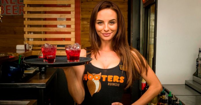 Hooters Girls share waitress secrets - from customer fetishes to boosting cleavage

