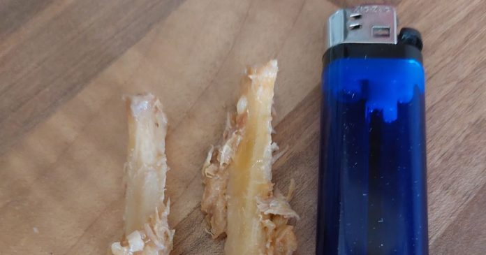 Nottingham mum furious after finding 2 bones in her daughter's carvery meal
