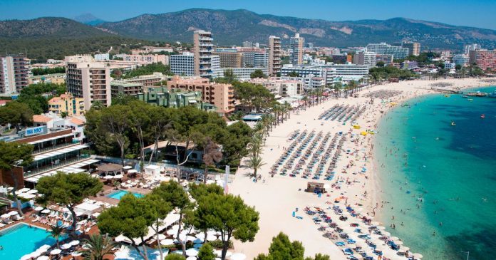 Thomas Cook issues warning to holidaymakers in Spain over new 'all-inclusive' drinking limit
